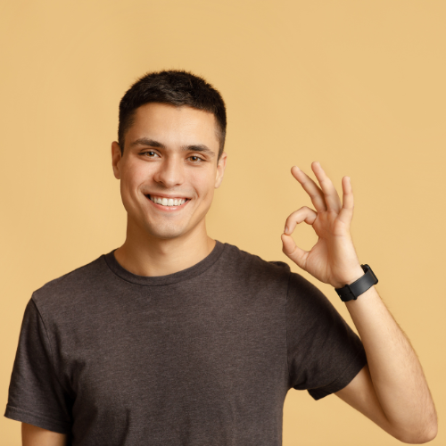 عميل راضٍ عن خدمات مافرك